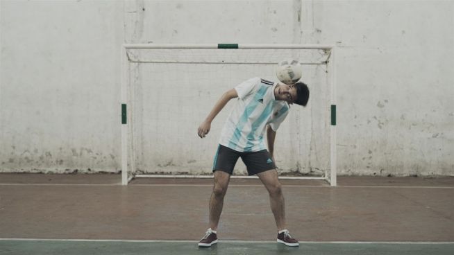 Fußball-Freestyle-Tricks: Side to Side