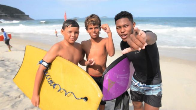 Wie Surfen das Leben von Kindern in Brasilien verändert