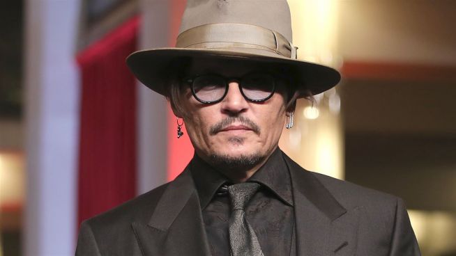 Johnny Depp scherzt auf der Berlinale